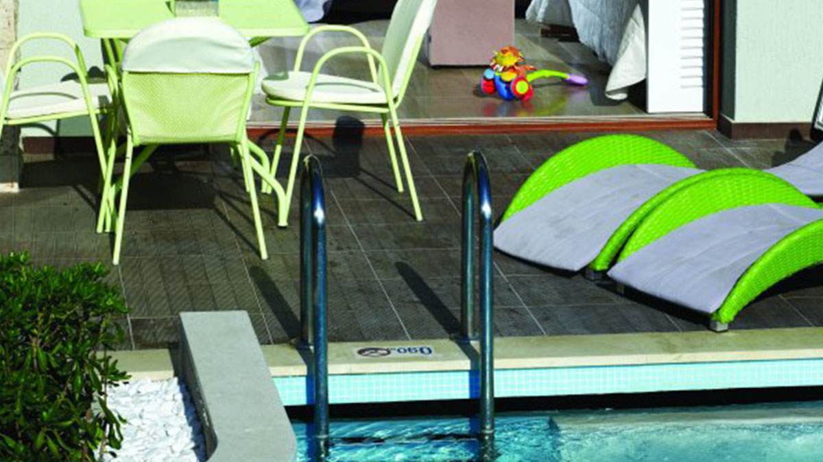 Family Deluxe Swim Up